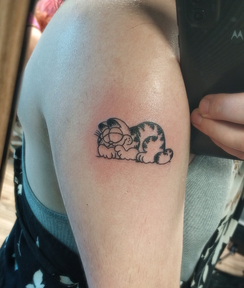 line art of that same Garfield on my upper arm